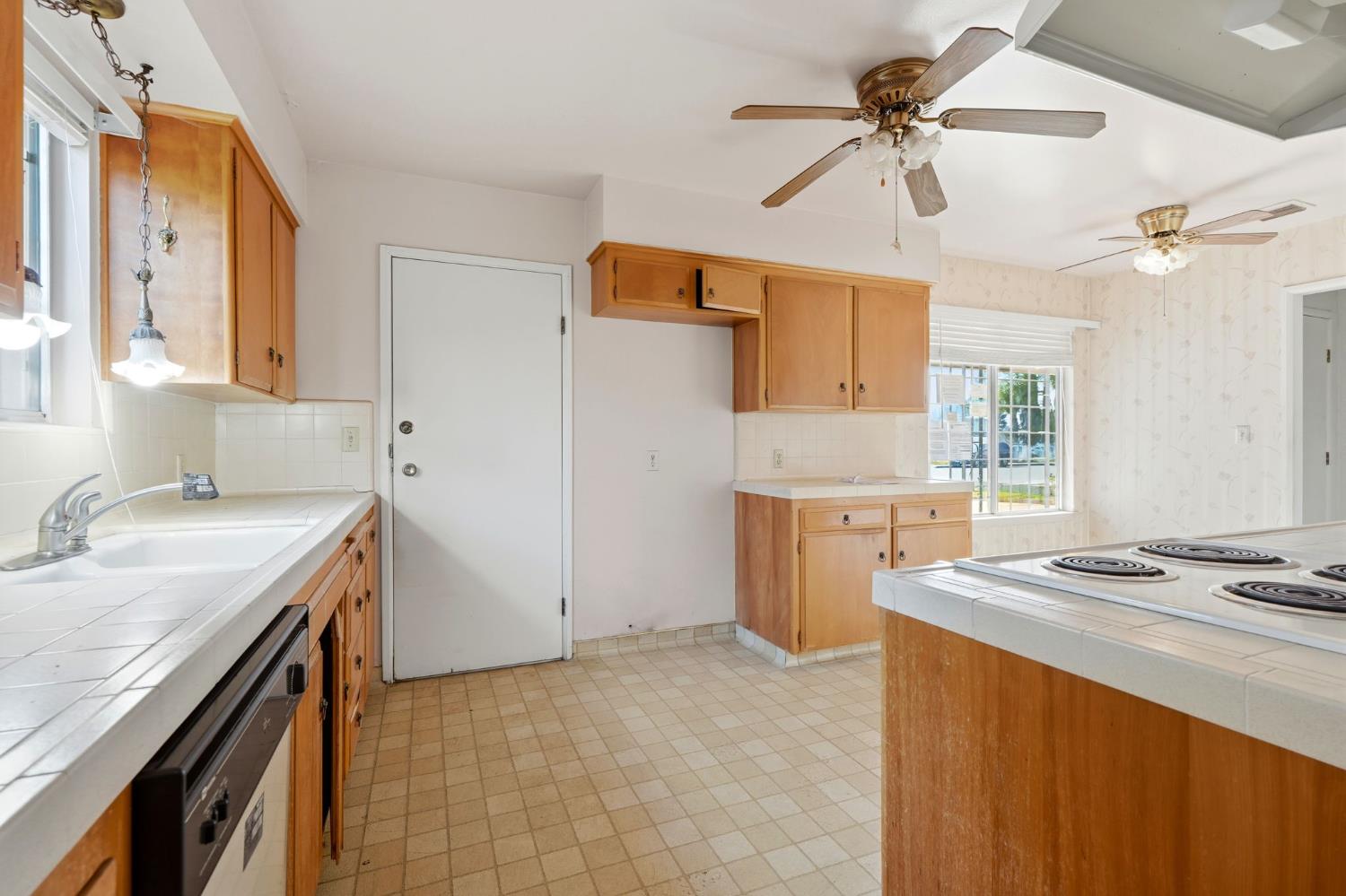 2222 Barbara Street Selma, CA 93662 - Photo 11 of 34