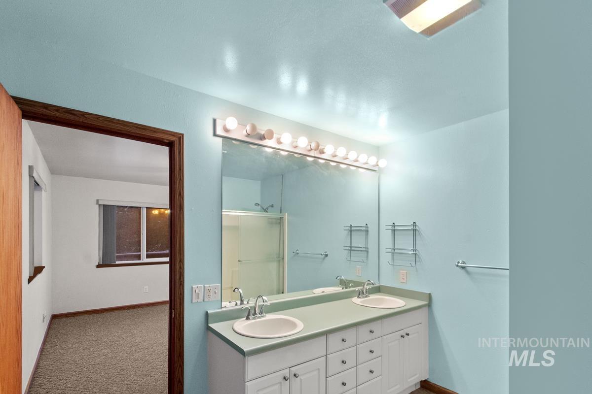 1222 Crown Point Parkway Cascade, ID 83611 - Photo 18 of 40