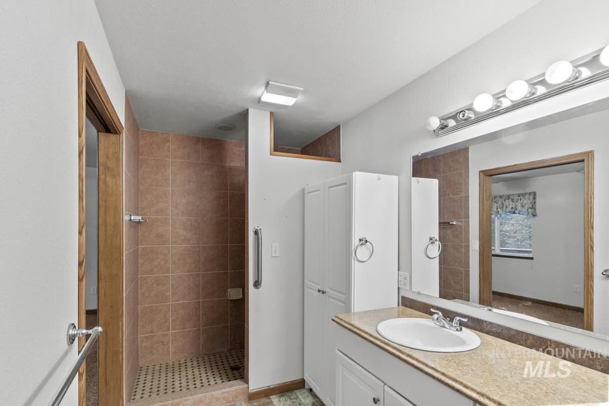 1222 Crown Point Parkway Cascade, ID 83611 - Photo 21 of 40