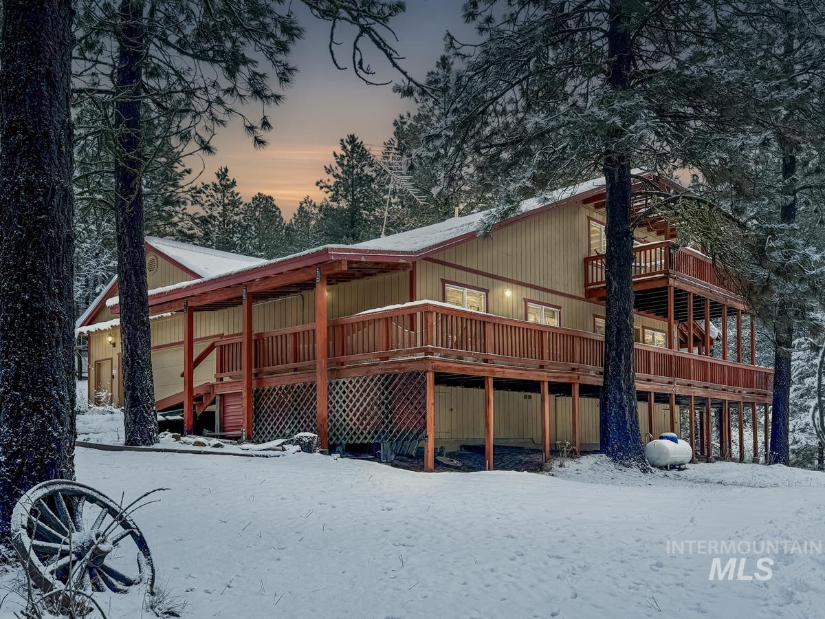 1222 Crown Point Parkway Cascade, ID 83611 - Photo 3 of 40