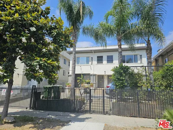 $2,650 | 833 South Catalina Street, Los Angeles, CA 90005