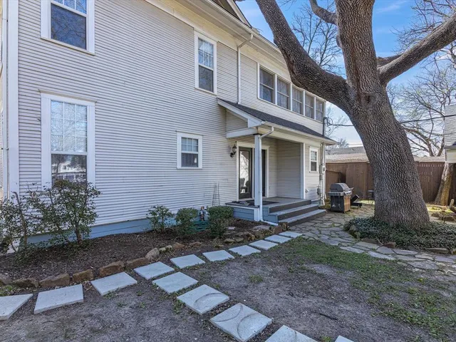a front view of house with yard