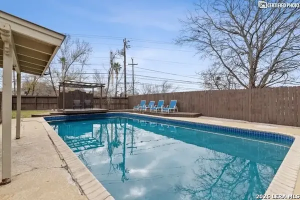 $2,350 | 105 Gladiola Lane, Unit B, Castle Hills, TX 78213