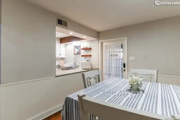 $2,350 | 105 Gladiola Lane, Unit B, Castle Hills, TX 78213