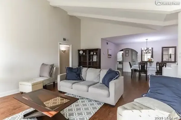 $2,350 | 105 Gladiola Lane, Unit B, Castle Hills, TX 78213