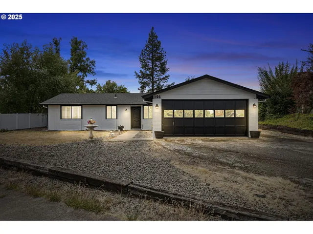 $328,000 | 144 Southwest Peppertree Court, Roseburg, OR 97471