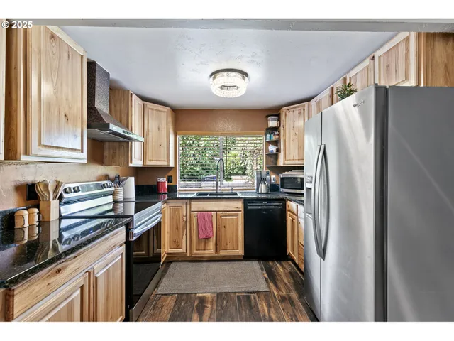 $328,000 | 144 Southwest Peppertree Court, Roseburg, OR 97471