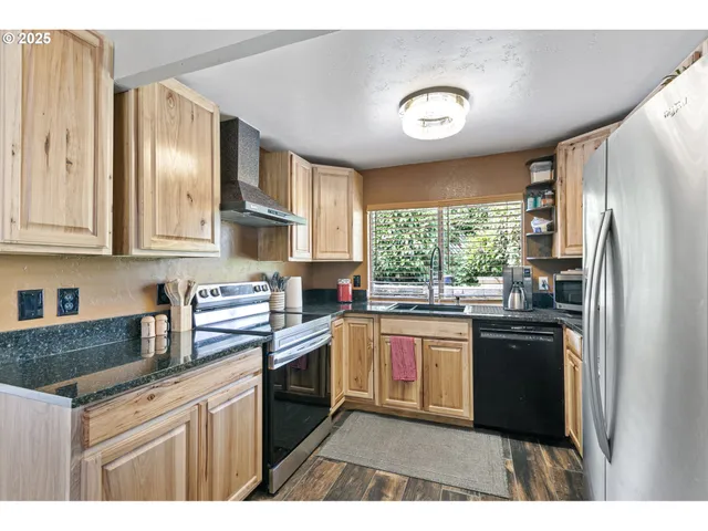 $332,000 | 144 Southwest Peppertree Court, Roseburg, OR 97471