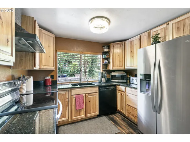 $332,000 | 144 Southwest Peppertree Court, Roseburg, OR 97471