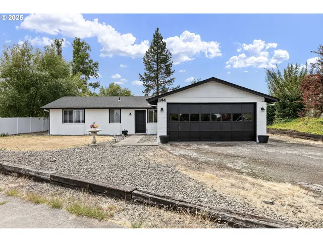 $332,000 | 144 Southwest Peppertree Court, Roseburg, OR 97471