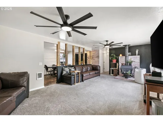 $328,000 | 144 Southwest Peppertree Court, Roseburg, OR 97471