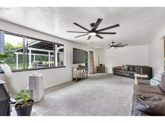 $332,000 | 144 Southwest Peppertree Court, Roseburg, OR 97471