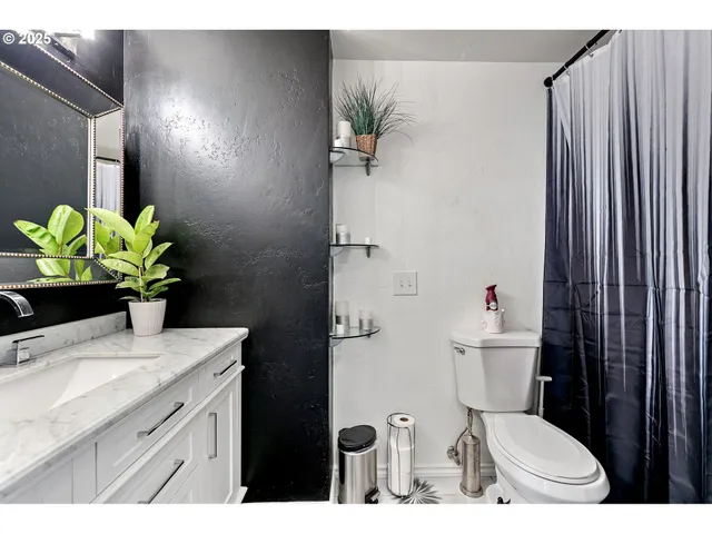 $328,000 | 144 Southwest Peppertree Court, Roseburg, OR 97471