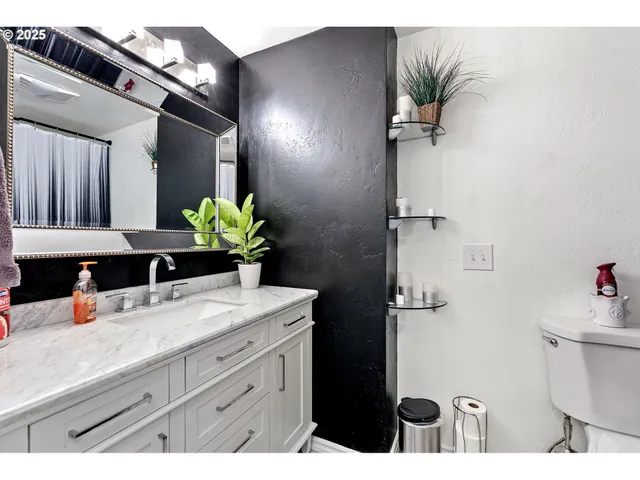 $332,000 | 144 Southwest Peppertree Court, Roseburg, OR 97471