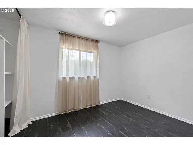 $328,000 | 144 Southwest Peppertree Court, Roseburg, OR 97471