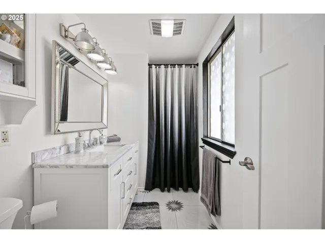 $332,000 | 144 Southwest Peppertree Court, Roseburg, OR 97471