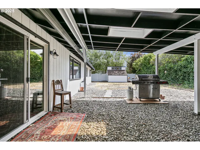 $332,000 | 144 Southwest Peppertree Court, Roseburg, OR 97471