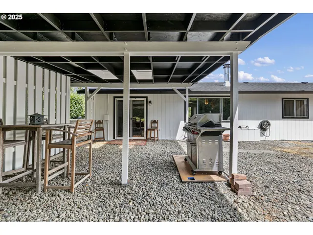 $332,000 | 144 Southwest Peppertree Court, Roseburg, OR 97471