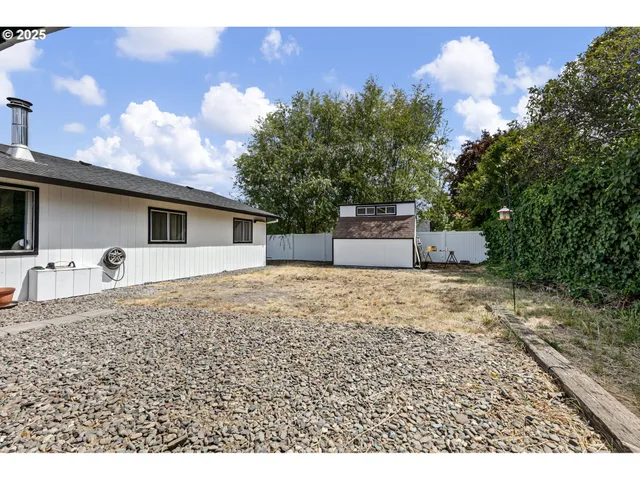 $332,000 | 144 Southwest Peppertree Court, Roseburg, OR 97471
