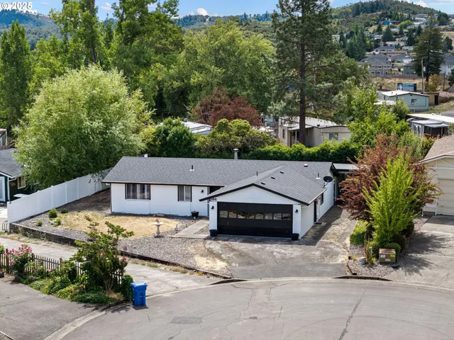 $328,000 | 144 Southwest Peppertree Court, Roseburg, OR 97471