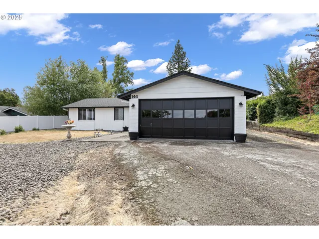 $332,000 | 144 Southwest Peppertree Court, Roseburg, OR 97471