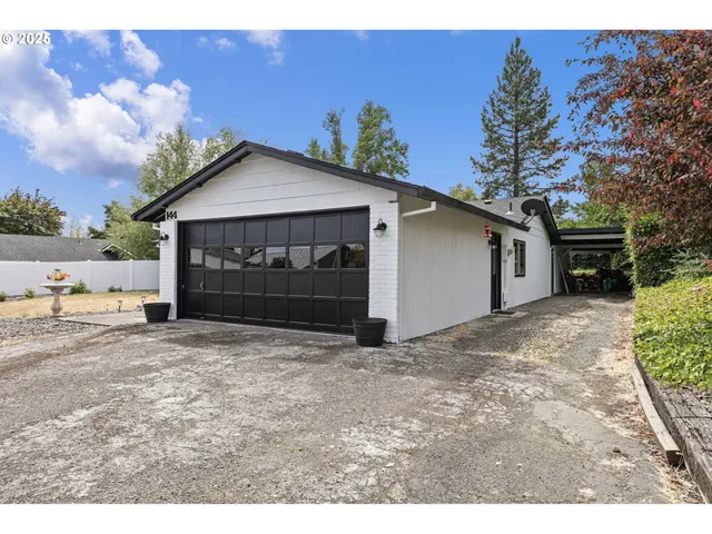 $332,000 | 144 Southwest Peppertree Court, Roseburg, OR 97471