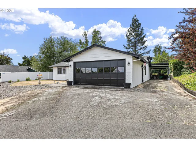$328,000 | 144 Southwest Peppertree Court, Roseburg, OR 97471