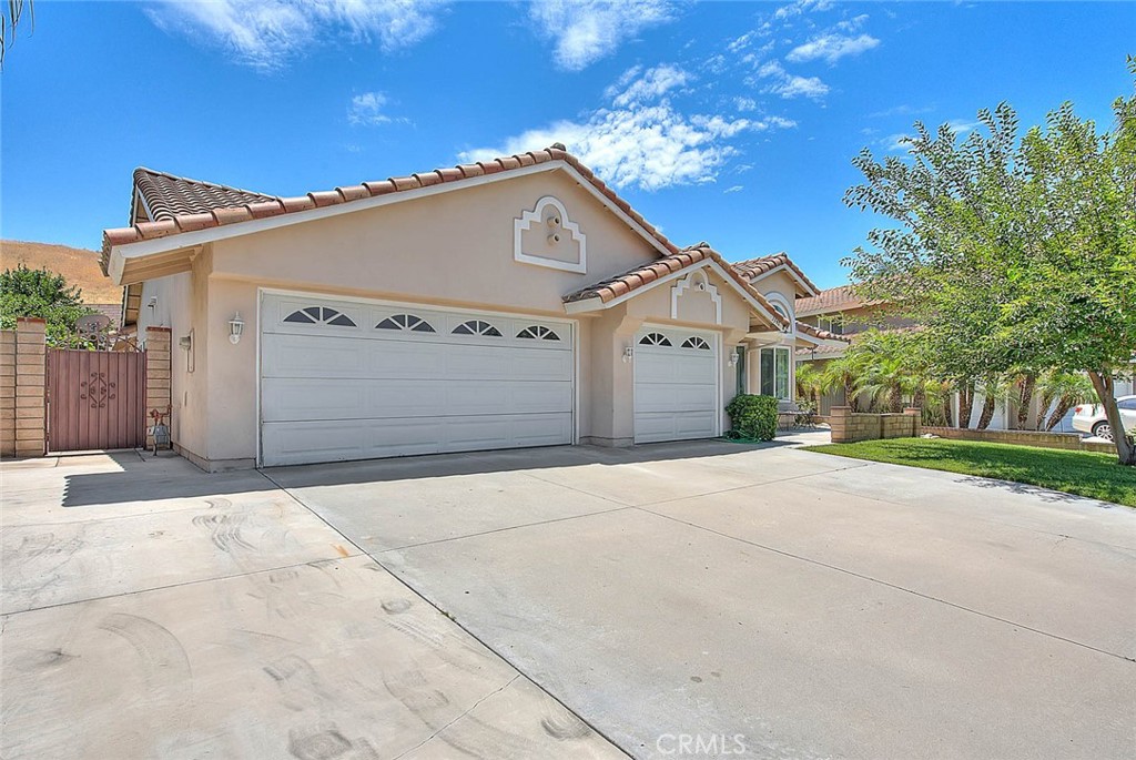 3340 May Court Riverside, CA 92503 - Photo 3 of 67 a front view of a house with a yard and garage