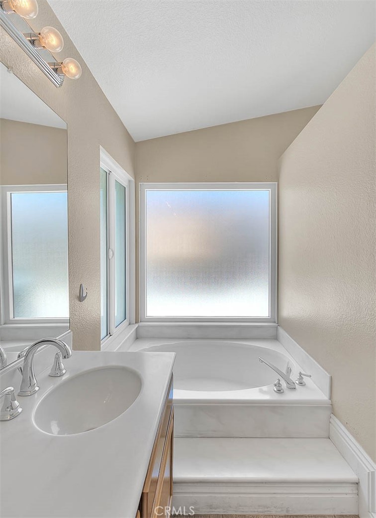 3340 May Court Riverside, CA 92503 - Photo 47 of 67 primary Bathroom