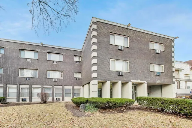 $265,700 | 914 North Austin Boulevard, Unit A5, Oak Park, IL 60302