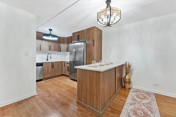 $249,000 | 914 North Austin Boulevard, Unit A5, Oak Park, IL 60302