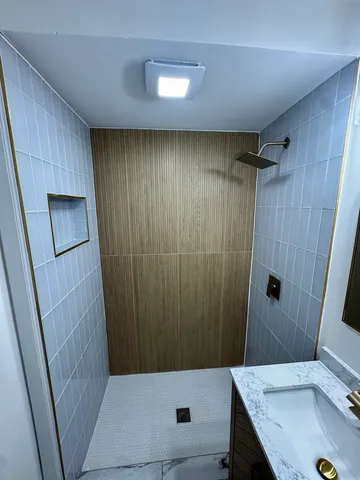 $265,700 | 914 North Austin Boulevard, Unit A5, Oak Park, IL 60302