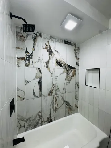 $265,700 | 914 North Austin Boulevard, Unit A5, Oak Park, IL 60302