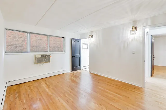 $265,700 | 914 North Austin Boulevard, Unit A5, Oak Park, IL 60302