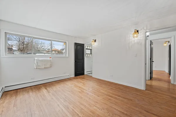 $249,000 | 914 North Austin Boulevard, Unit A5, Oak Park, IL 60302