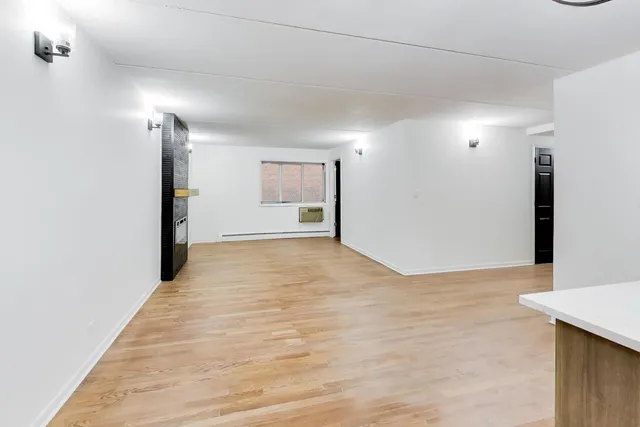 $265,700 | 914 North Austin Boulevard, Unit A5, Oak Park, IL 60302