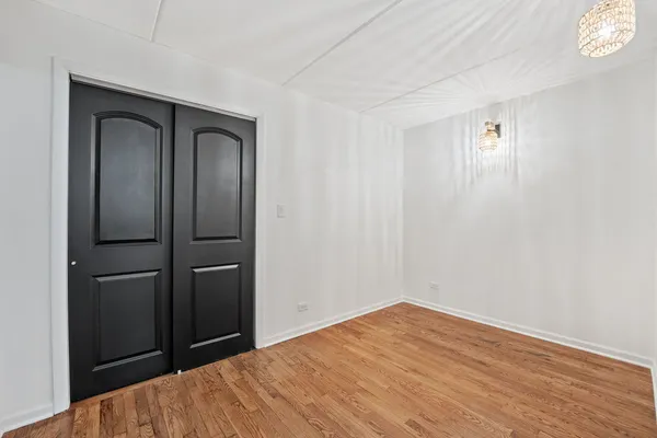 $249,000 | 914 North Austin Boulevard, Unit A5, Oak Park, IL 60302