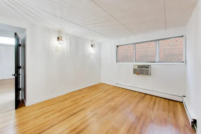 $265,700 | 914 North Austin Boulevard, Unit A5, Oak Park, IL 60302