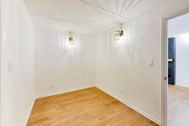 $265,700 | 914 North Austin Boulevard, Unit A5, Oak Park, IL 60302