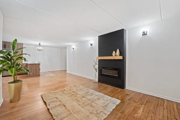 $249,000 | 914 North Austin Boulevard, Unit A5, Oak Park, IL 60302