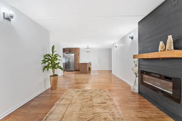$249,000 | 914 North Austin Boulevard, Unit A5, Oak Park, IL 60302