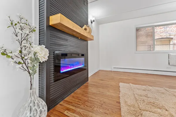 $249,000 | 914 North Austin Boulevard, Unit A5, Oak Park, IL 60302