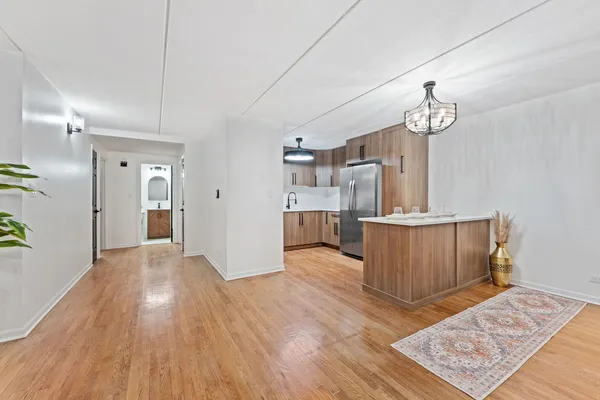 $249,000 | 914 North Austin Boulevard, Unit A5, Oak Park, IL 60302
