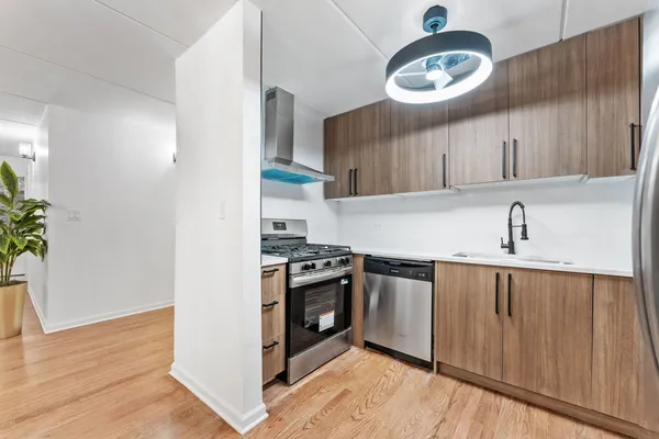 $249,000 | 914 North Austin Boulevard, Unit A5, Oak Park, IL 60302