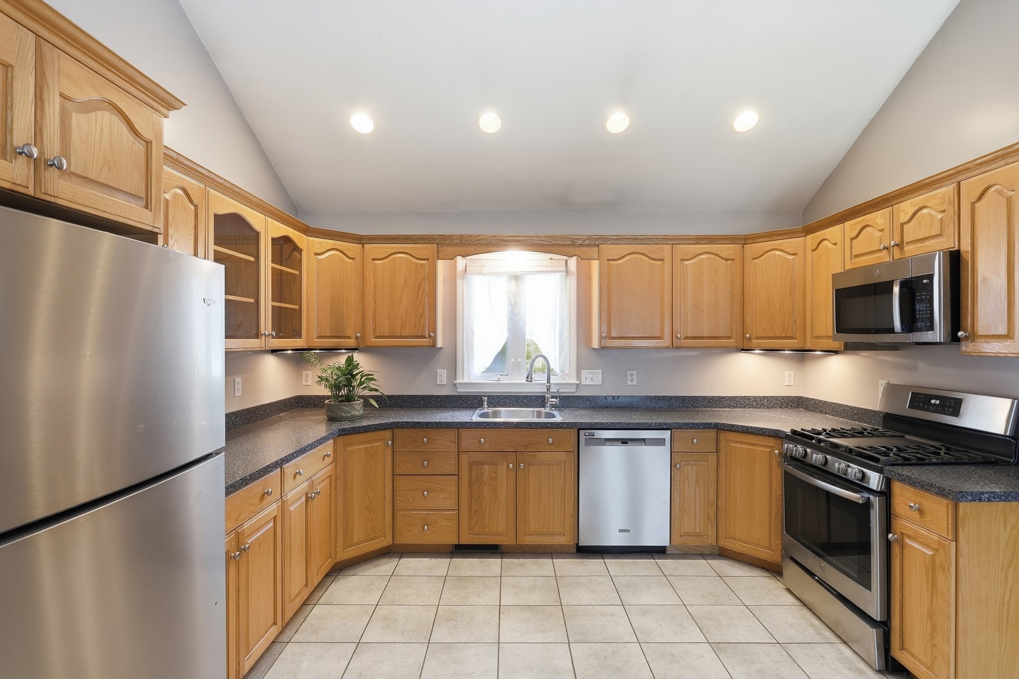 6 Oak Road Littleton, MA 01460 - Photo 5 of 29 Gallery Image 5