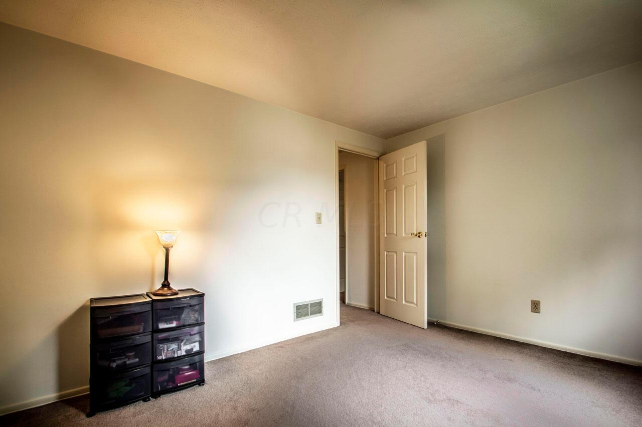 6384 Peardale Road East Columbus, OH 43229 - Photo 32 of 56
