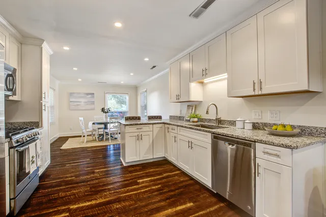 $900,000 | 1138 Lee Shore Lane, Mount Pleasant, SC 29464