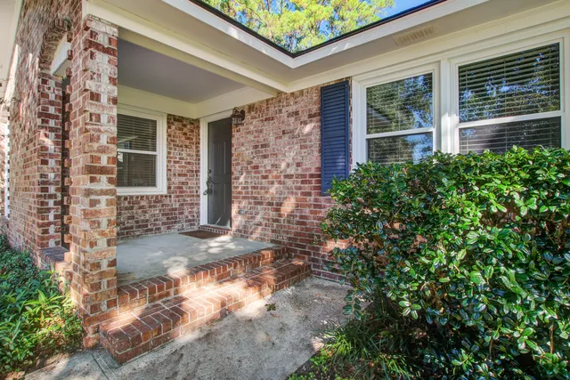 $900,000 | 1138 Lee Shore Lane, Mount Pleasant, SC 29464