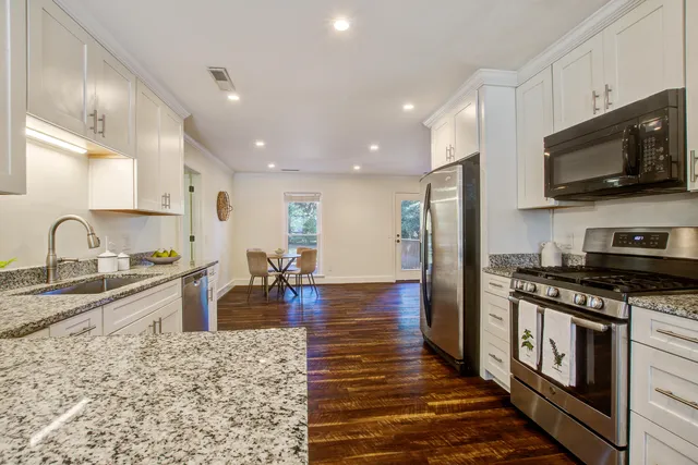 $900,000 | 1138 Lee Shore Lane, Mount Pleasant, SC 29464