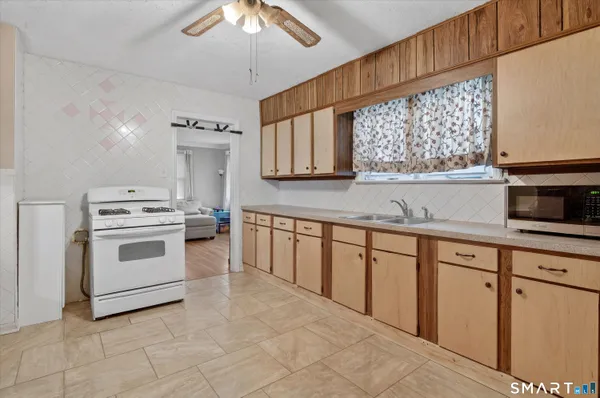 $549,000 | 150 Gurdon Street, Bridgeport, CT 06606